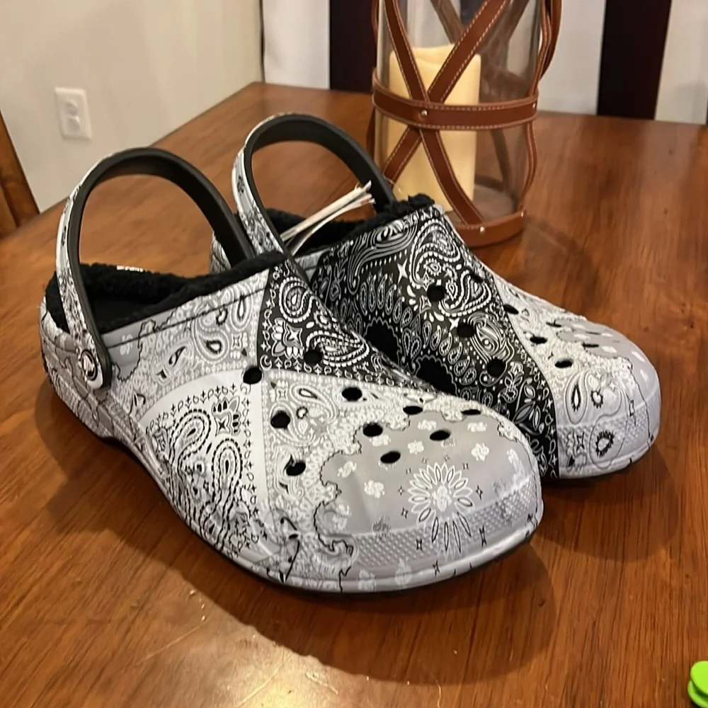 Crocs Baya Lined Printed Bandanna Clog Shoes Sandals new black grey Mens Size 13